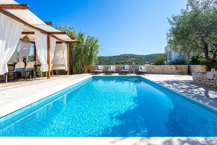 Ferienhaus für 12 Personen, mit Ausblick und Garten sowie Pool - 1