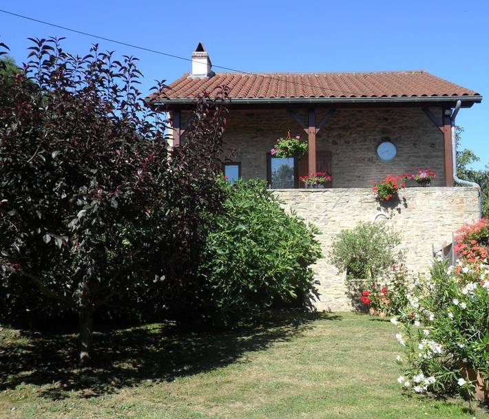 Gîte pour 2 personnes, avec Terrasse et Jardin à Château (Mâcon)