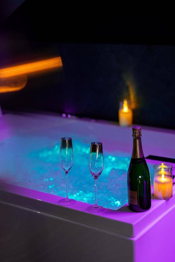 Chambre d’hôte pour 2 personnes, avec jacuzzi ainsi que terrasse et sauna à Vannes - 2