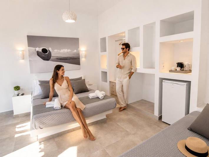 Chambre d’hôte pour 3 personnes, avec terrasse et piscine à Perissa - 3