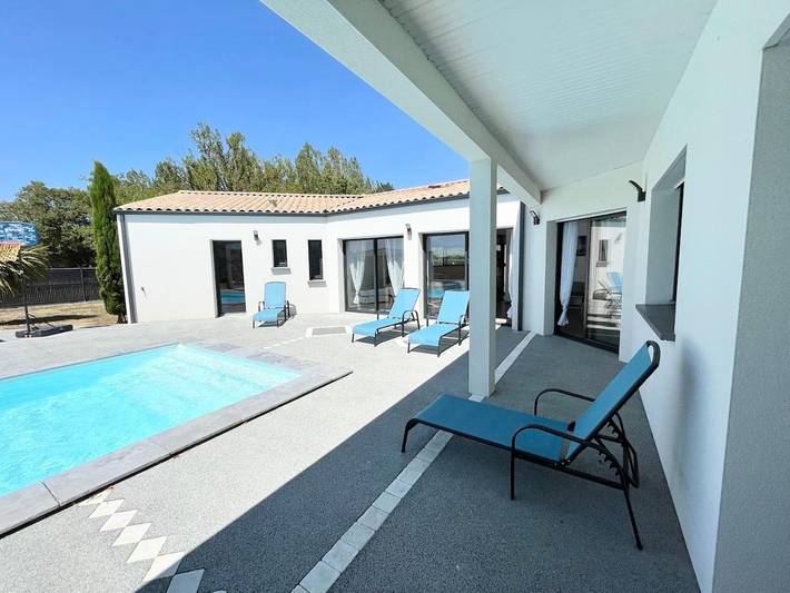 Location de vacances pour 9 personnes, avec jardin ainsi que vue et piscine, animaux acceptés à Breuil-Magné - 3
