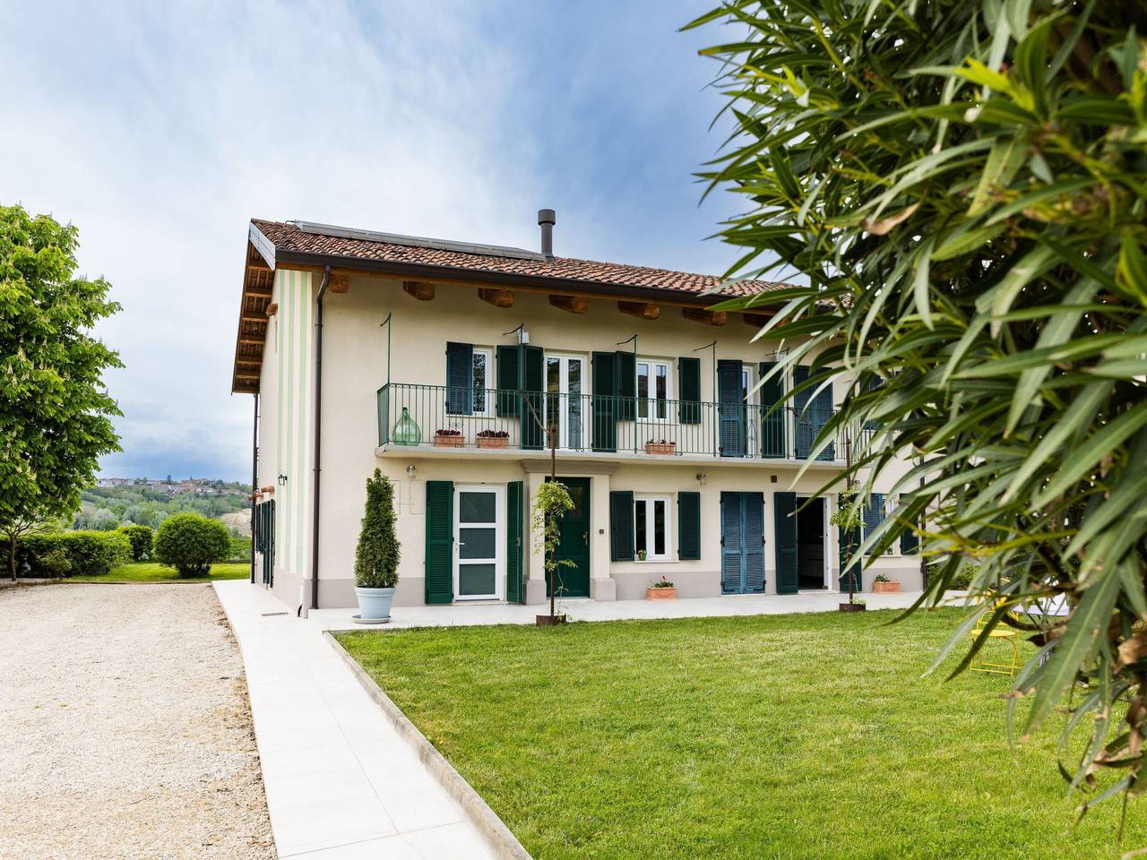 Mit privatem Pool, Ac und Weinkeller in Canale, Provincia di Cuneo