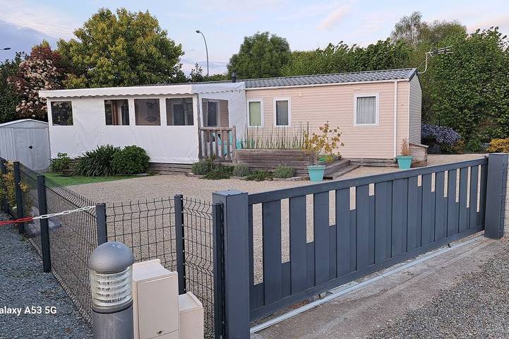 Camping pour 6 personnes, avec Terrasse ainsi que Jardin et Piscine
