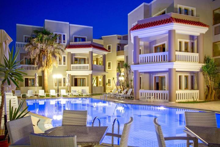 Appart’hôtel pour 3 personnes, avec Terrasse ainsi que Jardin et Piscine