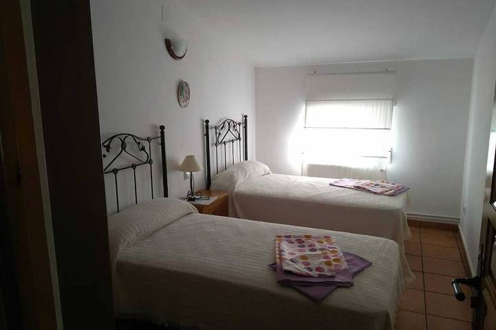 Rural House Ideal For Celebrations, Large Living Room, Barbecue, 18 People in Valdemoro-Sierra, Cuenca Province