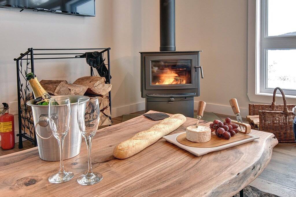 Beautiful waterfront cottage in Labelle, Québec