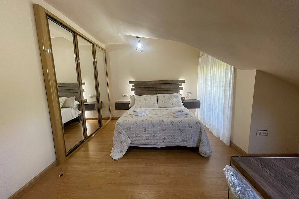 Trasgu House for 6 people in Infiesto in Piloña, Sierra del Sueve