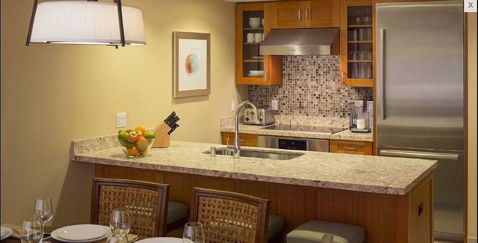 Vacation rental for 11 people, with sauna and yard as well as hot tub and pool in Lahaina