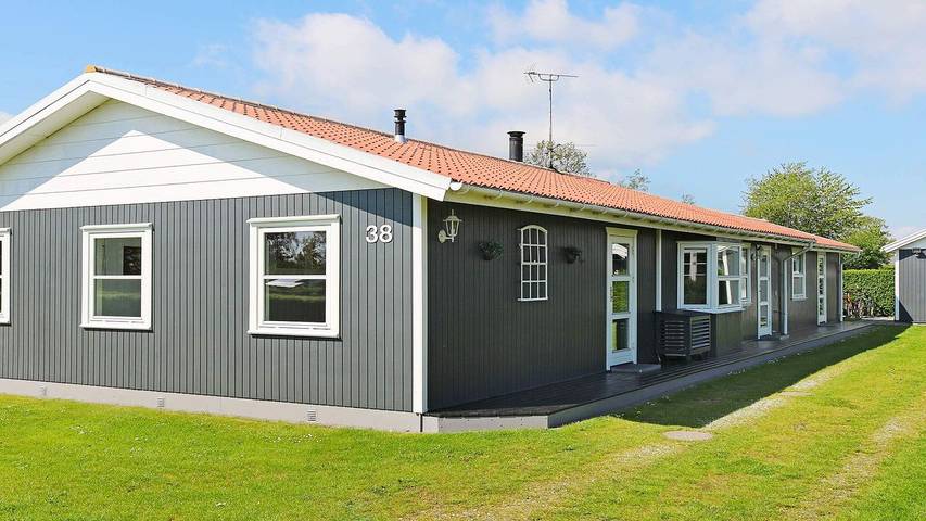 Ferienhaus für 12 Personen, mit Whirlpool und Terrasse sowie Garten und Sauna in Øster Hurup