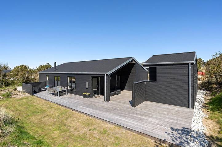 Ferieudlejning for 8 personer, med Jacuzzi og Terrasse samt Sauna i Klitmøller