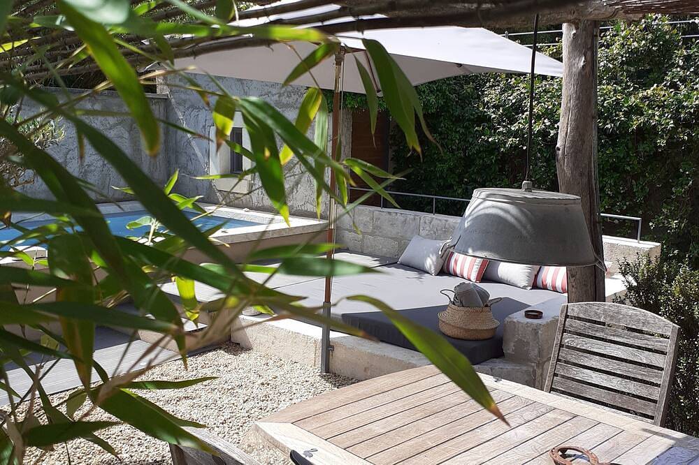 Charming comfortable house in Provence \"Heated pool\" in Saint-Rémy-de-Provence, Arles region