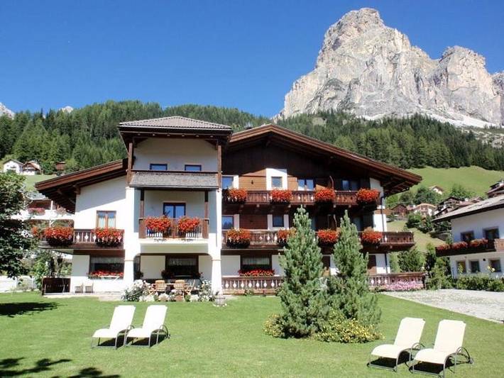 B&B für 2 Personen, mit Balkon und Garten sowie Ausblick in Corvara in Badia