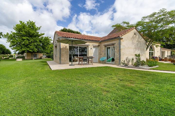 Gîte L'albizia - Les Carassonnes con piscina condivisa, Wi-Fi e aria condizionata in Saint-Nexans, Périgord Pourpre