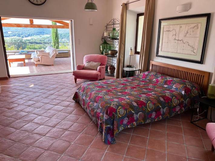 Chambre d’hôte pour 2 personnes, avec Terrasse ainsi que Piscine et Vue