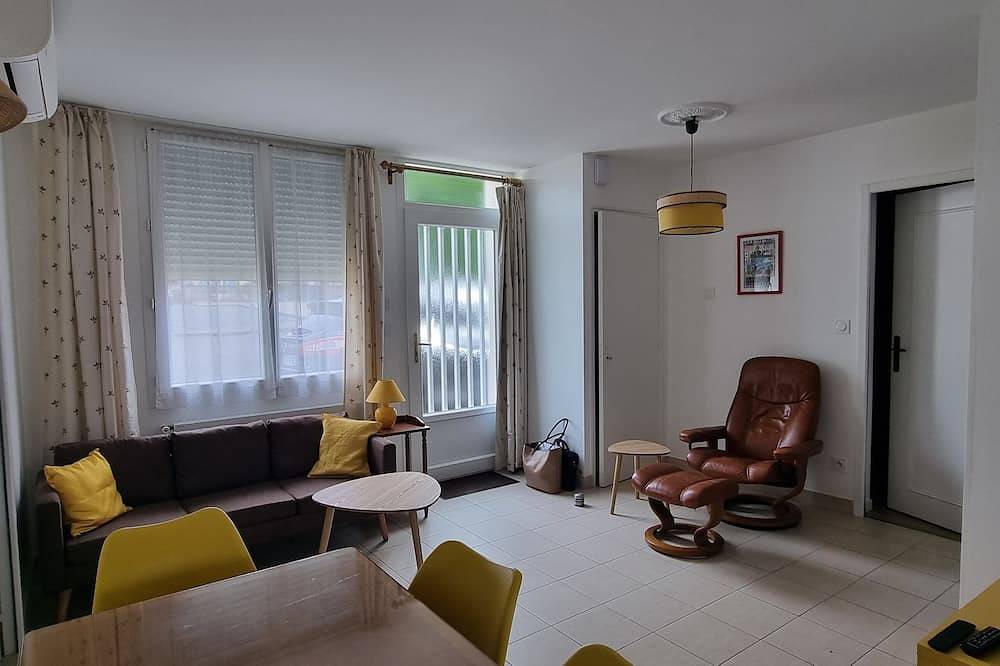 Appartement entier, Appartement de plein pied face à un espace vert, très bien équipé in Saint-Genis-de-Saintonge, Région de Jonzac
