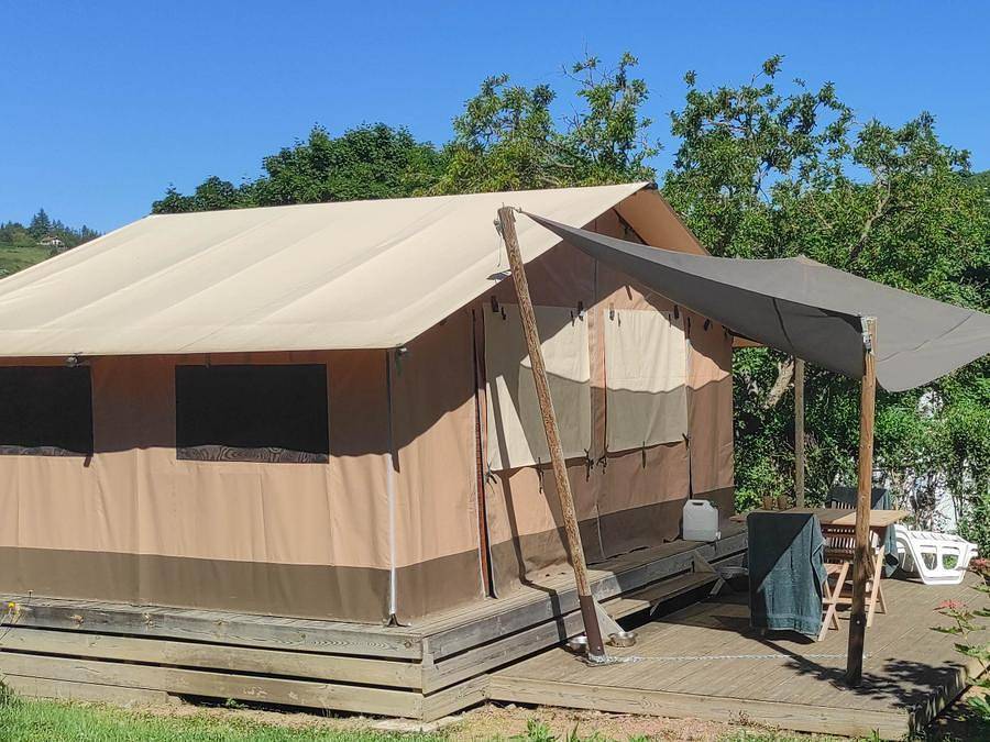 Camping d'Arpheuilles - Tente en toile et en bois 5 personnes - Tente Safari Family eco 5 pers in Saint-Paul-de-Vézelin, Région de Roanne