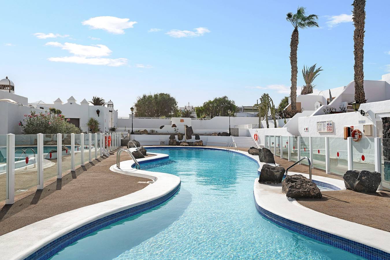 Ganze Wohnung, Front-Line Ferienbungalow "Puerto Chico T" mit Berg- & Meerblick, Gemeinschaftspool und Wlan in Playa Blanca, Yaiza