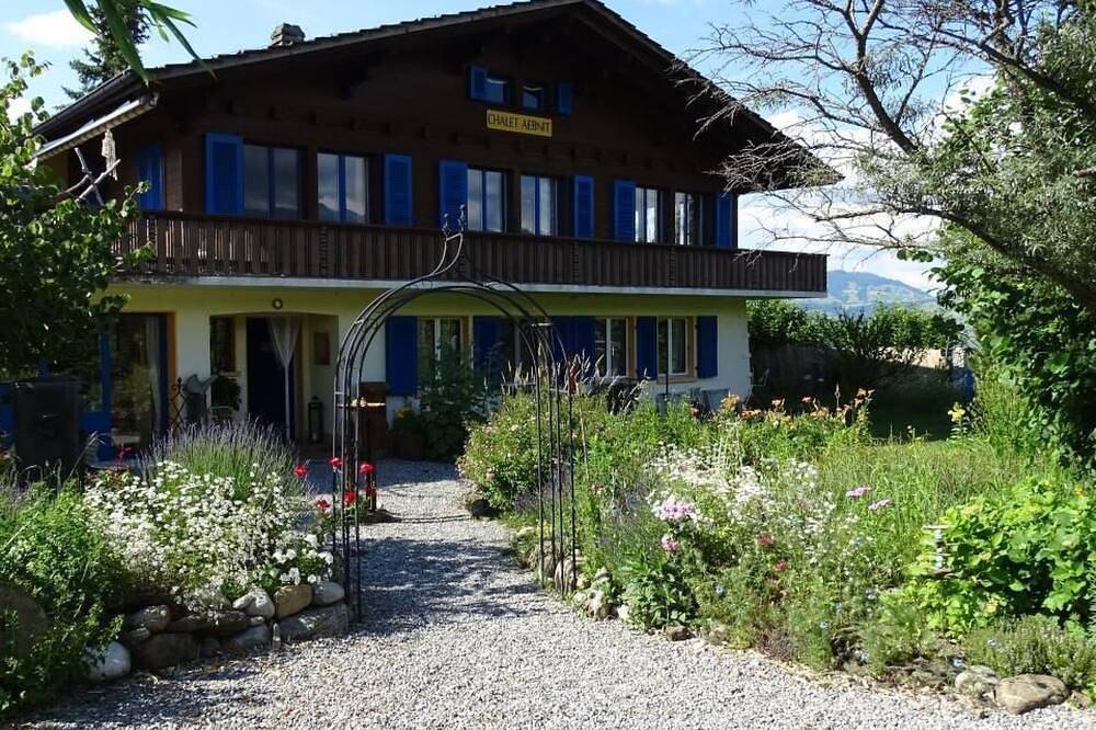 Ganze Wohnung, Chalet Aebnit in Aeschi bei Spiez, Thunersee