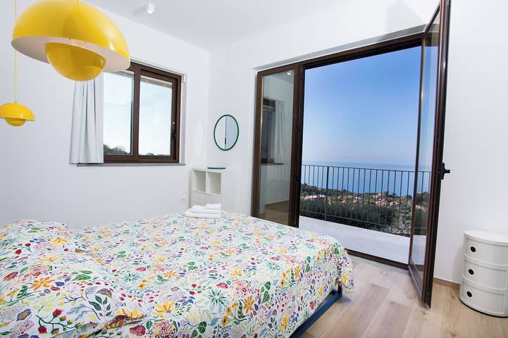 Villa Giardino degli Ulivi, a modern Sicilian Villa with a breathtaking view in Capo d'Orlando, Provincia di Messina