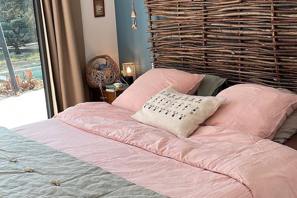 Beautiful contemporary house near Avignon and the Luberon in Caumont-sur-Durance, Vaucluse