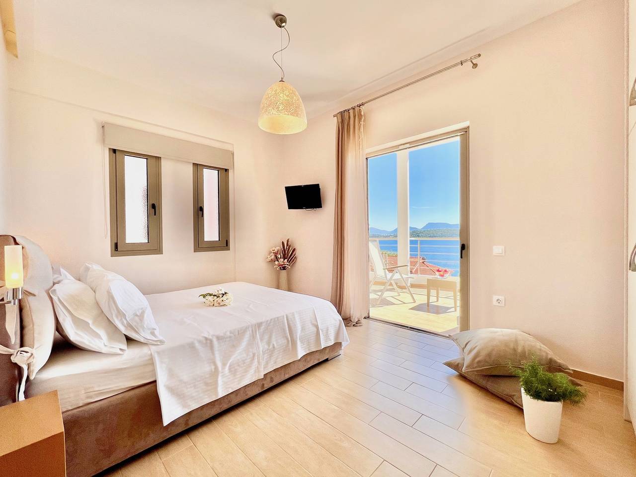 Luxury Villa San George with private pool in Perigiali, Griechenland