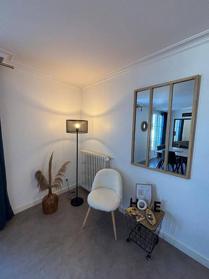 Appartement entier, One-Bedroom Apartment in Doué-la-Fontaine, Vallée de la Loire