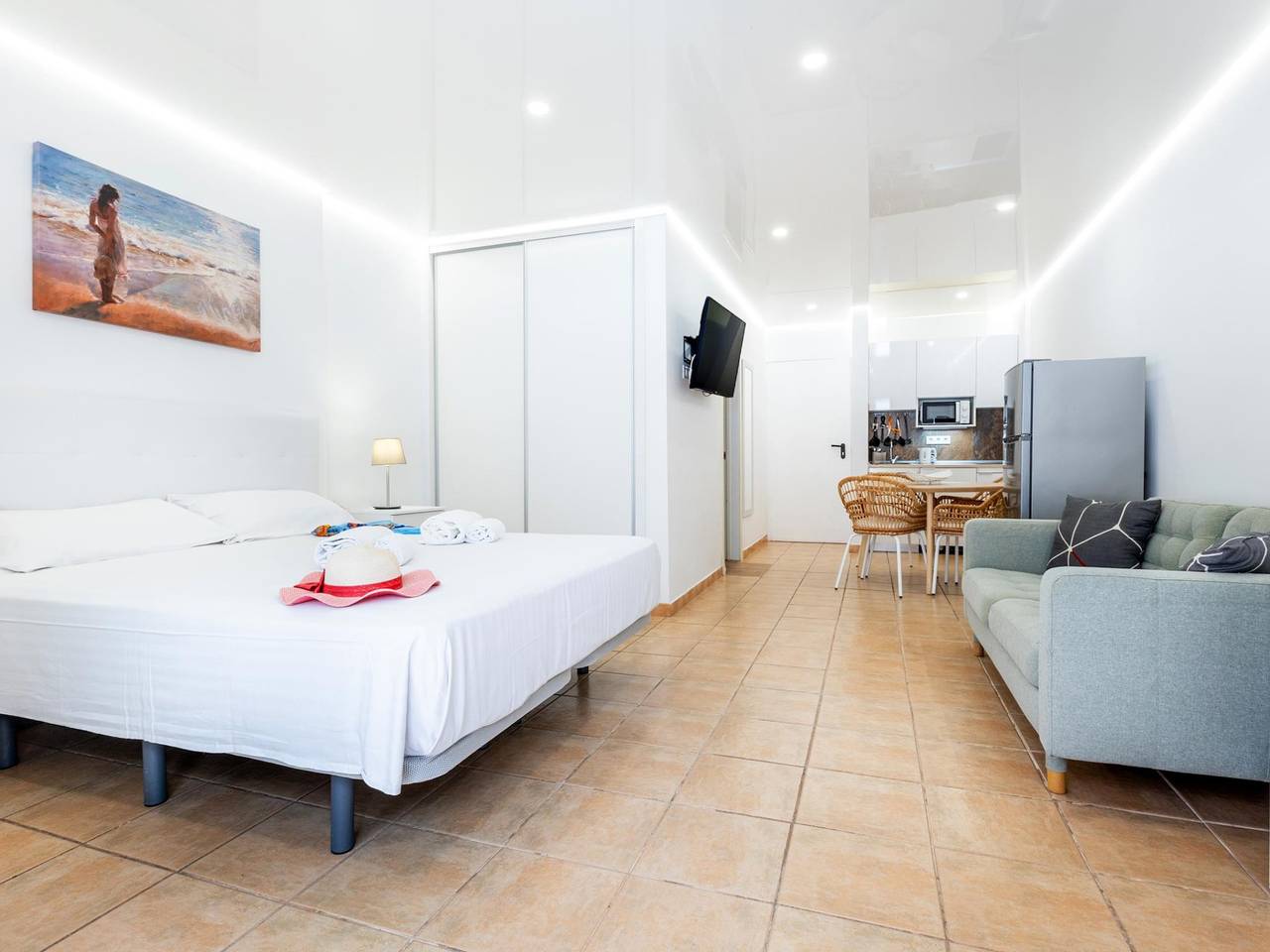 Entire studio, Cute Parque Cattleya 107 close to the beach in Playa de las Américas, Arona