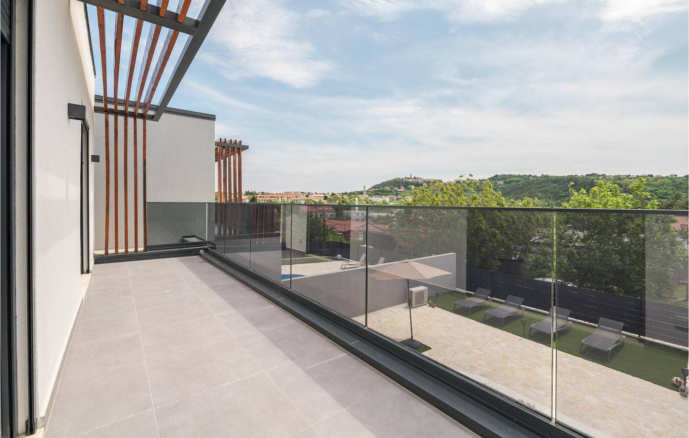 Appartement confortable de 2 chambres avec piscine et terrasse près du centre-ville in Labin City, Labin