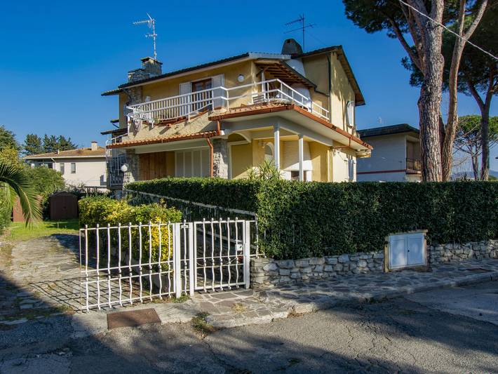 Ferienwohnung für 6 Personen, mit Balkon und Terrasse sowie Garten in Castagneto Carducci