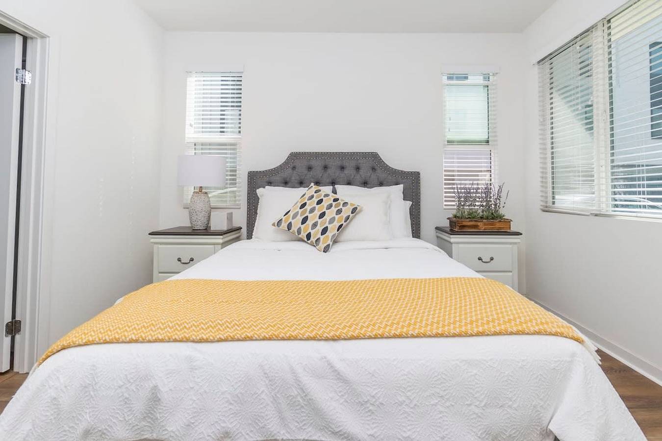 Entire apartment, Central Location Cozy Private Bedroom w Bathroom in Irvine, Orange County