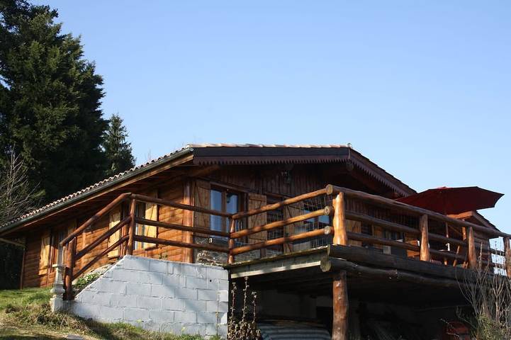 Gîte pour 6 personnes, avec Balcon/Terrasse ainsi que Terrasse et Jardin à Les Cammazes