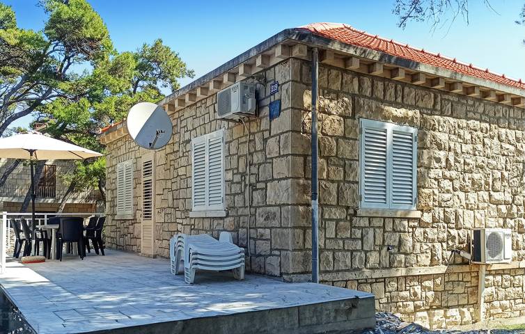 Gîte pour 4 personnes, avec terrasse à Lumbarda - 2