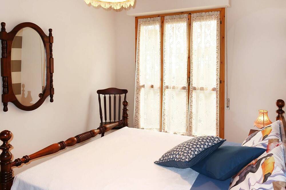 Appartamento intero, Elegante appartamento per 3 ospiti con Wifi, Tv, balcone e animali ammessi in Vallecrosia, Riviera di Ponente