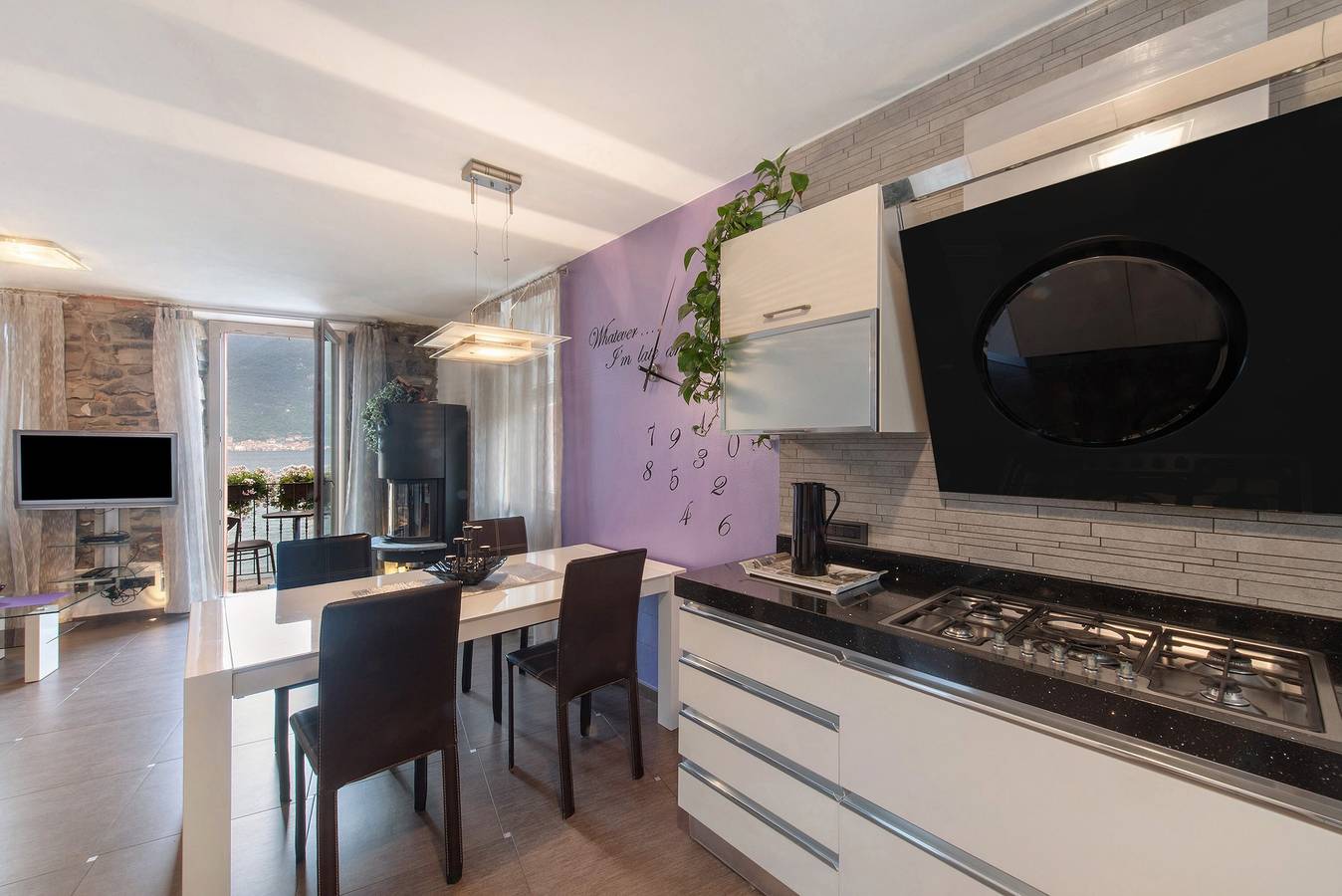 Appartement entier, Duplex de luxe en bord de lac avec vue sur le lac et Wi-Fi. in Lezzeno, Lac de Côme