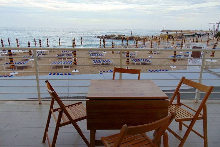 Appartement entier, N226 - Numana, wonderful two-room apartment facing the sea in La Spiaggiola (Numana), Numana