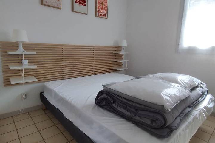 Vacation Home in Brittany, 900 m from the Beach - Sleeps 5 - Heated Pool in Kerhillio, Erdeven