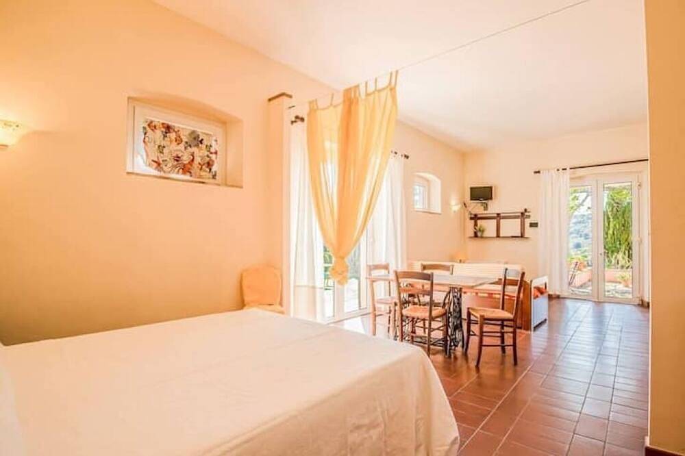Casale le pitte  2, typical Tuscany countryside close to the Elba sea in Cala di Mola, Porto Azzurro