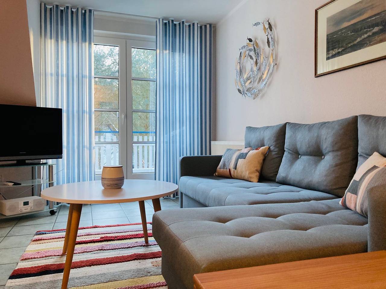 Ganze Wohnung, Komfortable Ferienwohnung in erster Strandreihe mit Balkon in Zingst in Müggenburg, Zingst