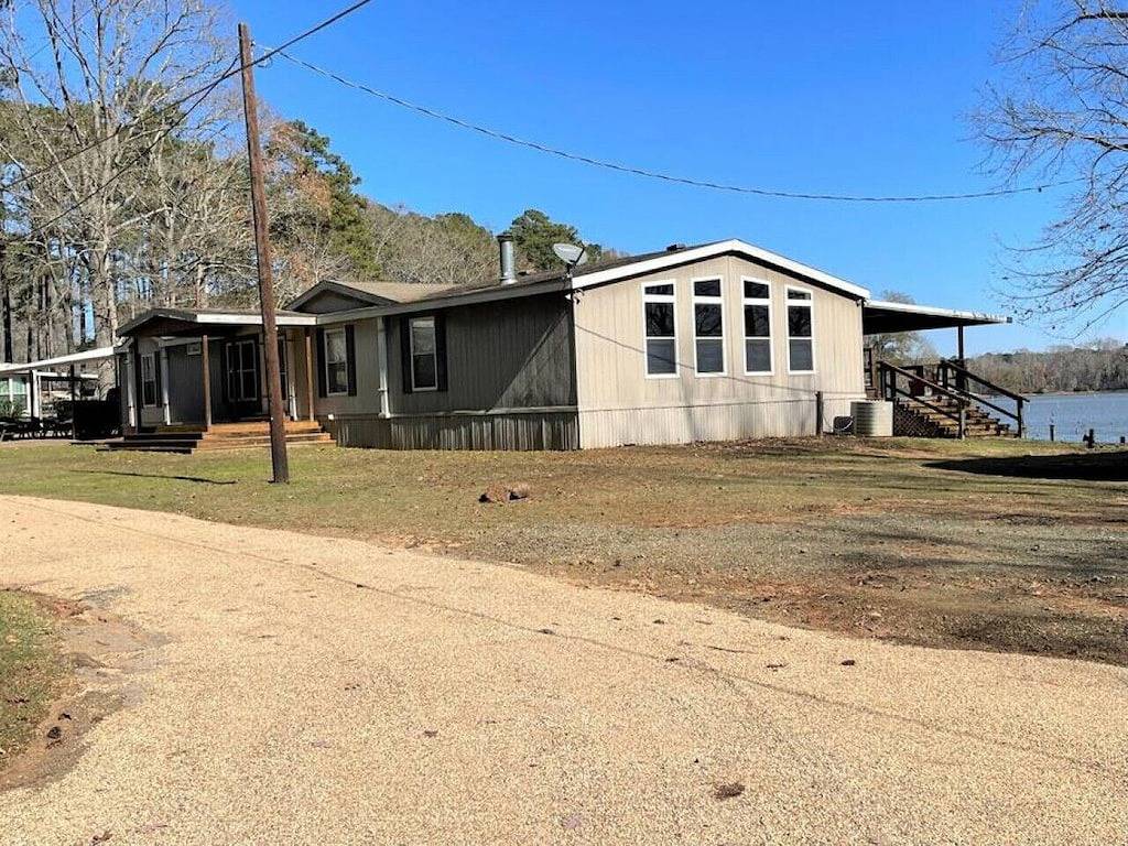 Angler`s Cove · Waterfront House with Amazing Views & Giant Deck in Toledo Bend Reservoir