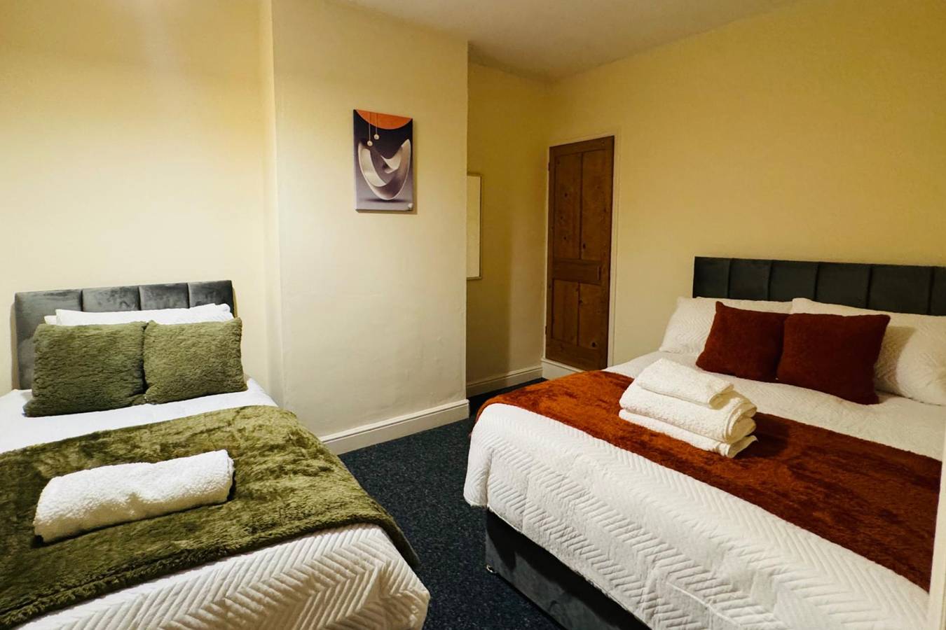 2 Bedroom House - Sleeps 4 - Free Parking, Wifi in Leicester, Heart of England