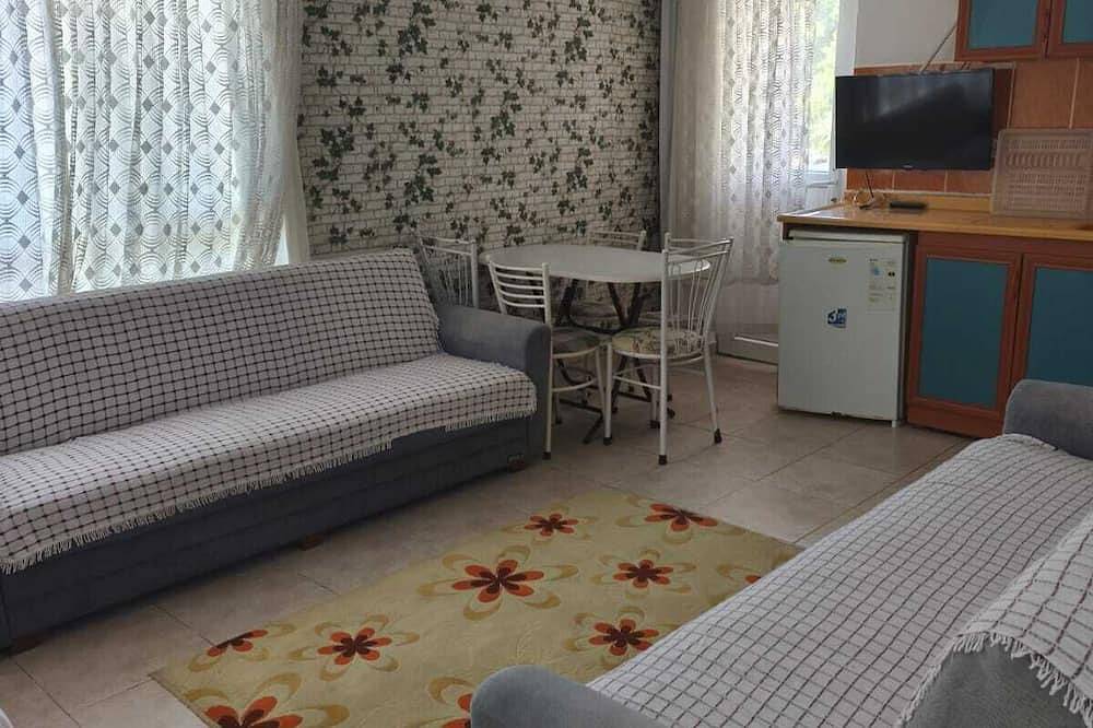 Entire apartment, Family Apartment 5 minutes to beach with swimming pool and  snack restaurant in Didim, Aydın Province