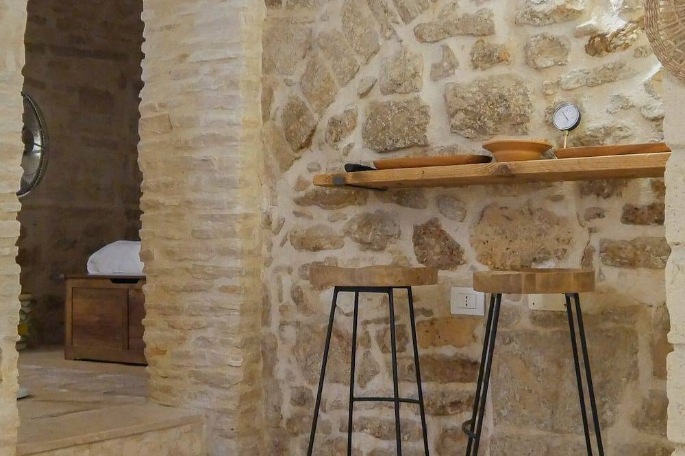 The Aura Stone Room: an oasis of charm, nestled in the heart of Corato in Puglia. in Corato, Nationalpark Alta Murgia