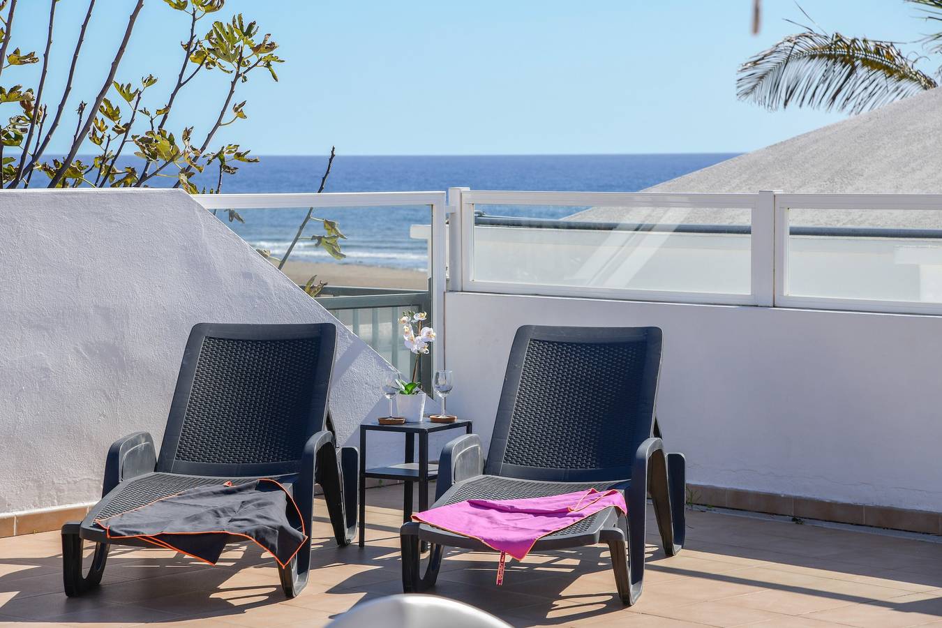 Ganze Wohnung, Ferienwohnung "Casa Conchita" am Strand mit Meerblick, Gemeinschaftspool und Terrasse in Playa Honda, Arrecife