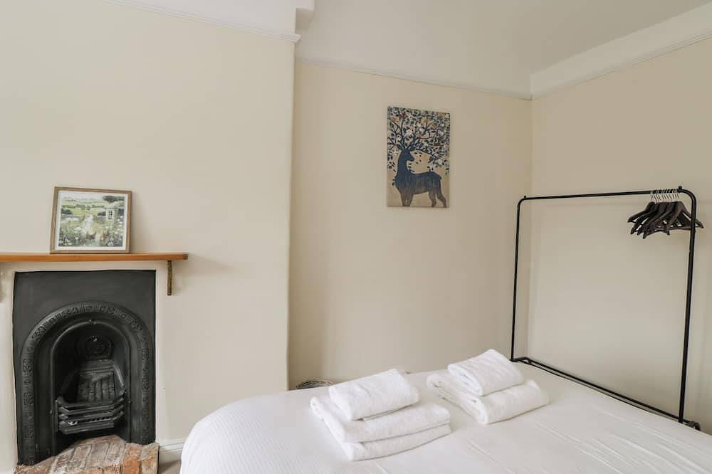 2 Church Street, pet friendly, with open fire in Chipping Norton in Chipping Norton, Oxfordshire