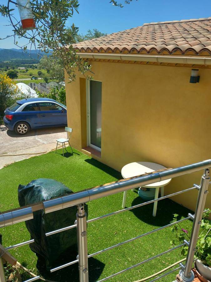 Location de vacances pour 4 personnes, avec jardin ainsi que piscine et vue à Carnoules - 2