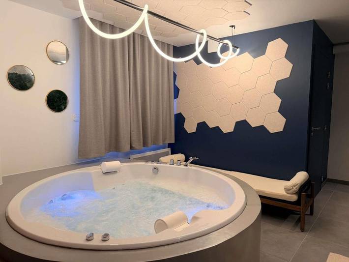 Hôtel pour 2 personnes, avec terrasse et sauna ainsi que jacuzzi et jardin, animaux acceptés