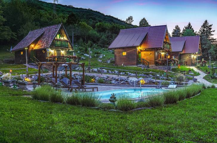 Ganze Wohnung, Apartment Holiday Park Plitvice Paradise II mit Bergblick, Balkon und WLAN in Korenica, Lika-Senj