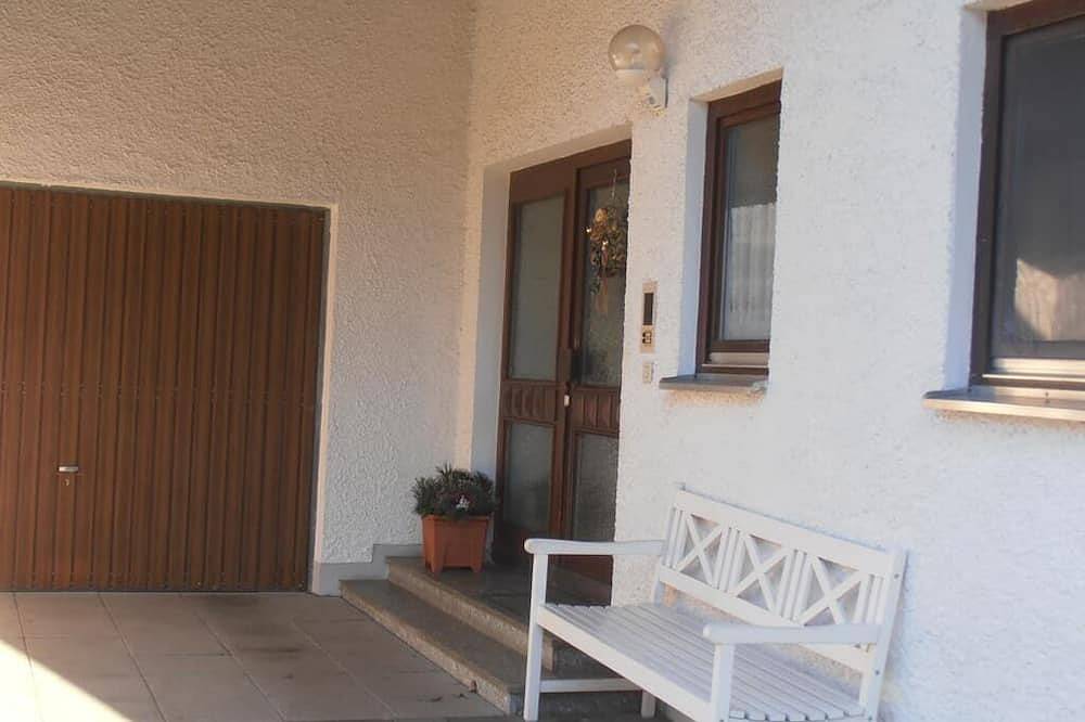 Ganze Wohnung, Geräumige Fewo (115 m2) mit Balkon und Garten - perfekt für Ihren Familienurlaub! in Zandt, Ostbayern