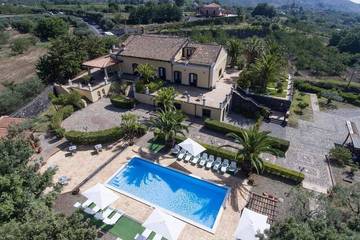 Agriturismo für 22 Personen, mit Sauna und Garten sowie Whirlpool auf Sizilien