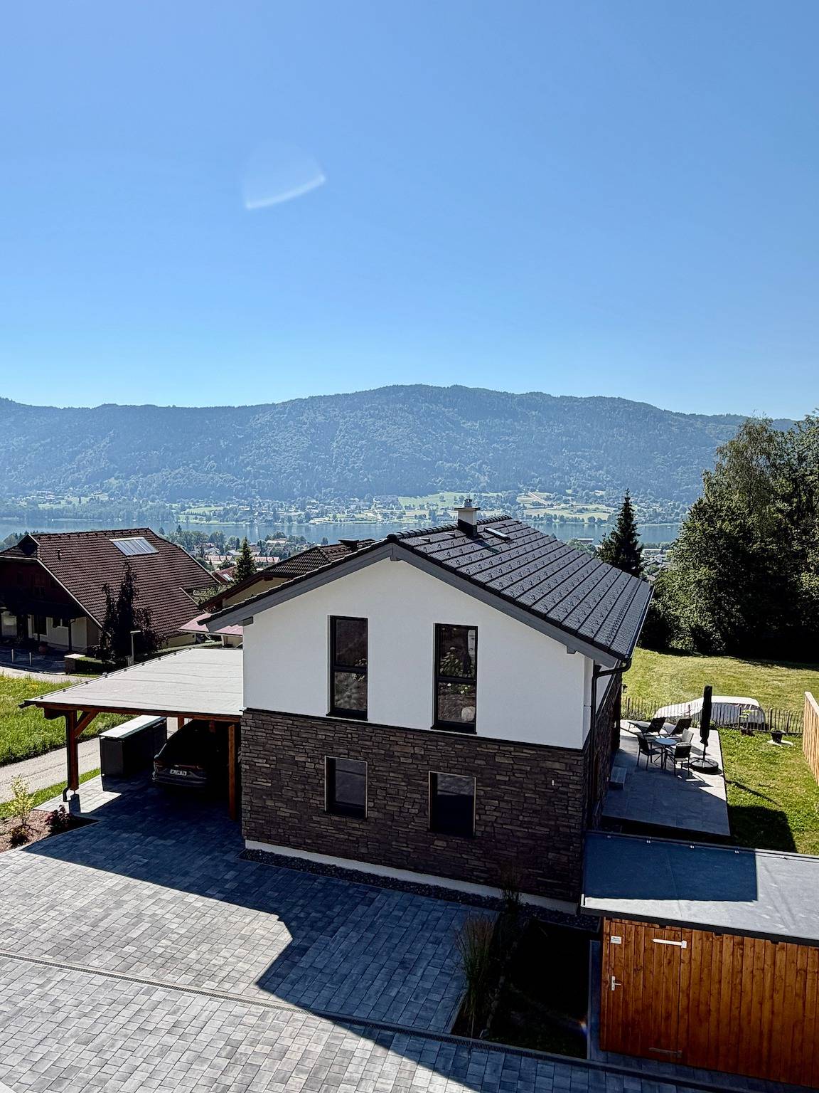 Ferienhaus 'Steinrose' mit Seeblick, privater Terrasse und Wlan in Bodensdorf, Gerlitzen